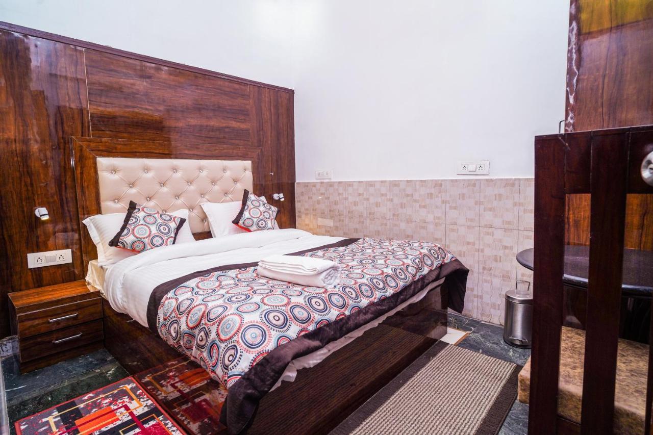 Golden Residency Hotel New Delhi Bagian luar foto