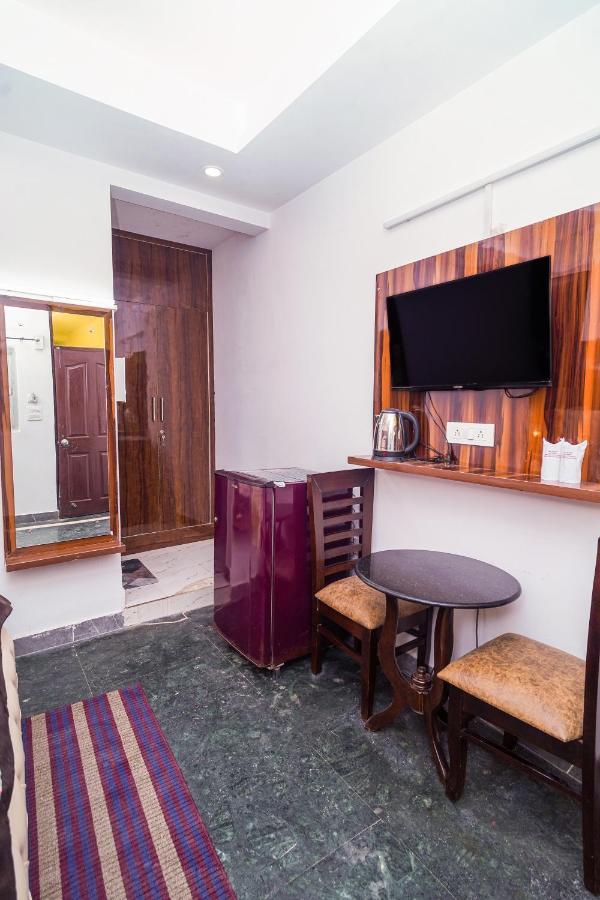 Golden Residency Hotel New Delhi Bagian luar foto