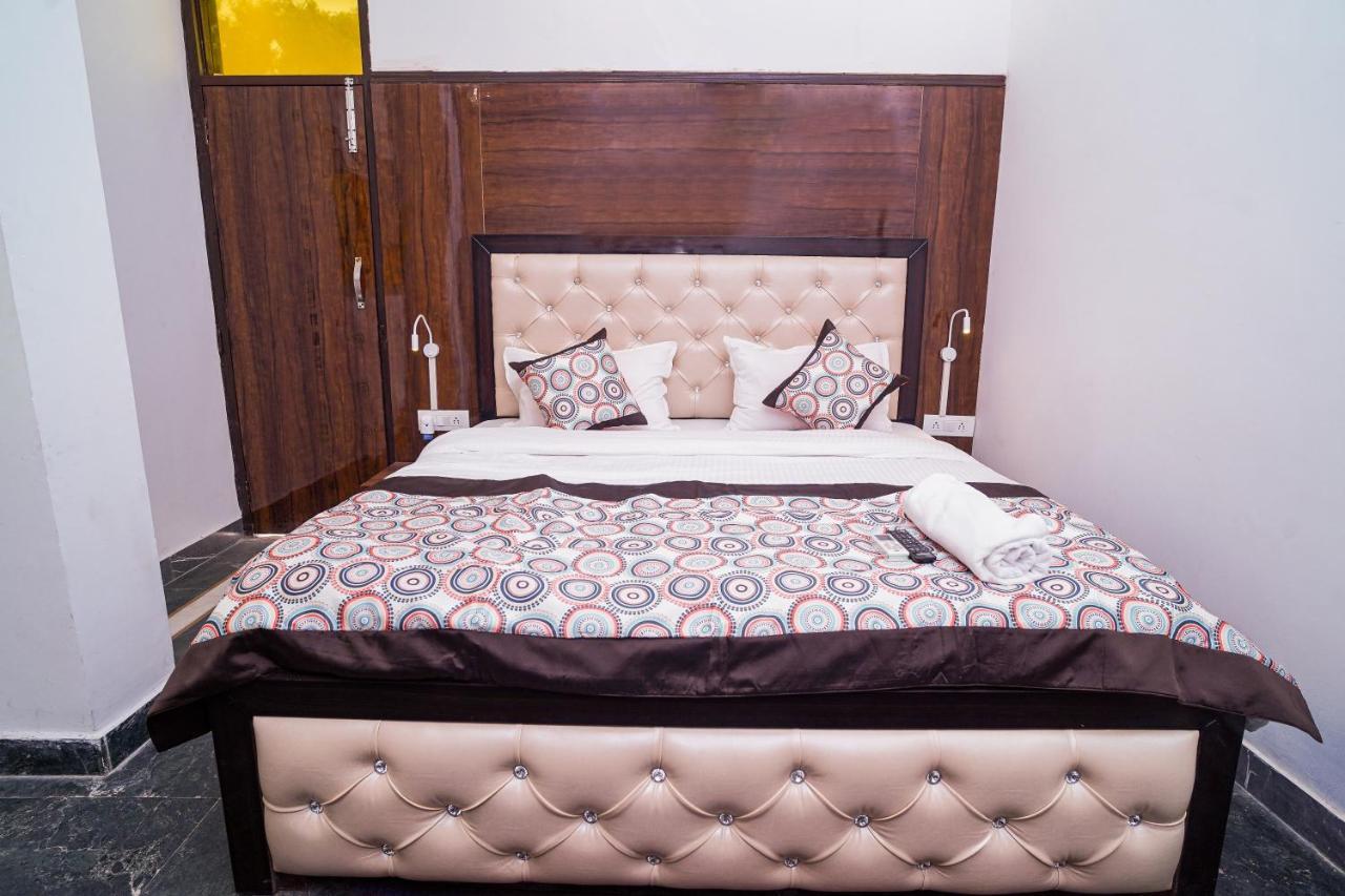 Golden Residency Hotel New Delhi Bagian luar foto