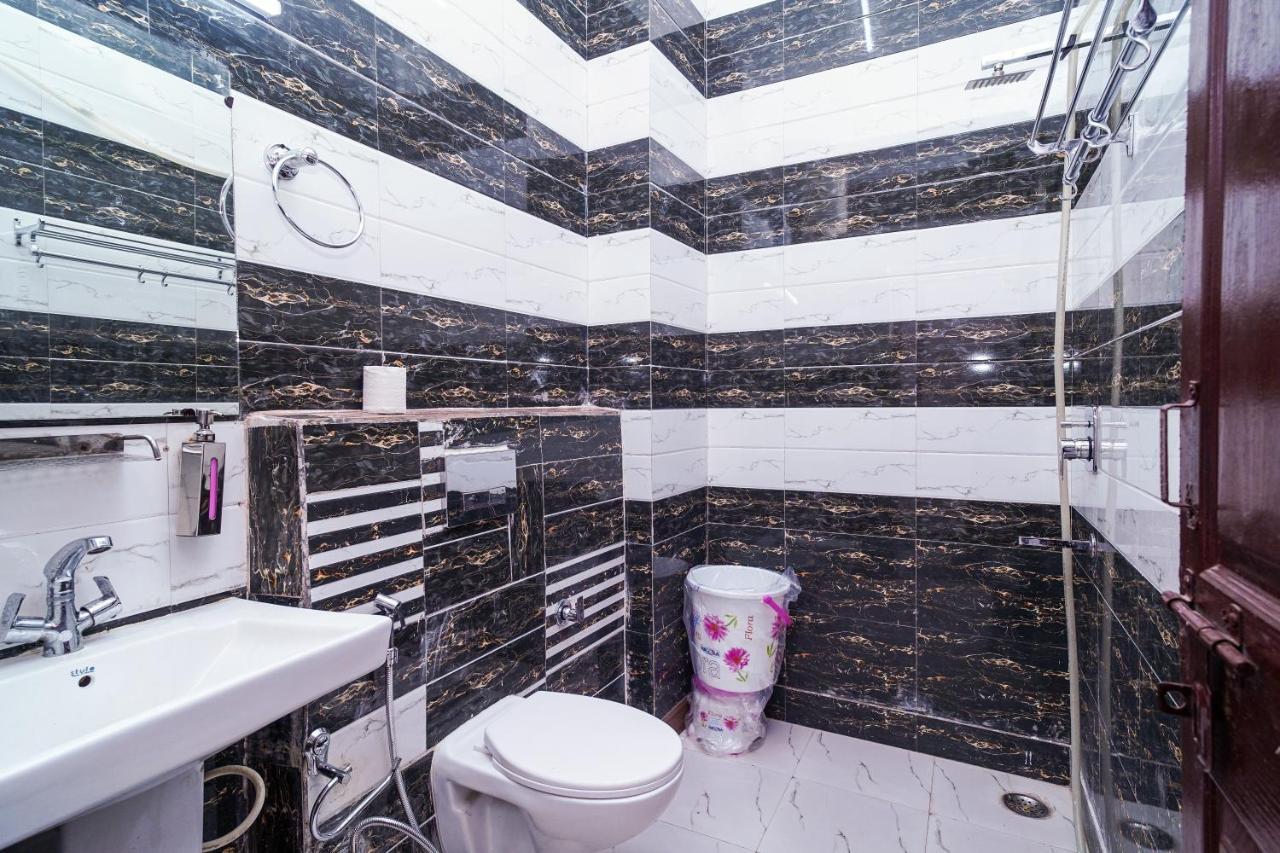 Golden Residency Hotel New Delhi Bagian luar foto