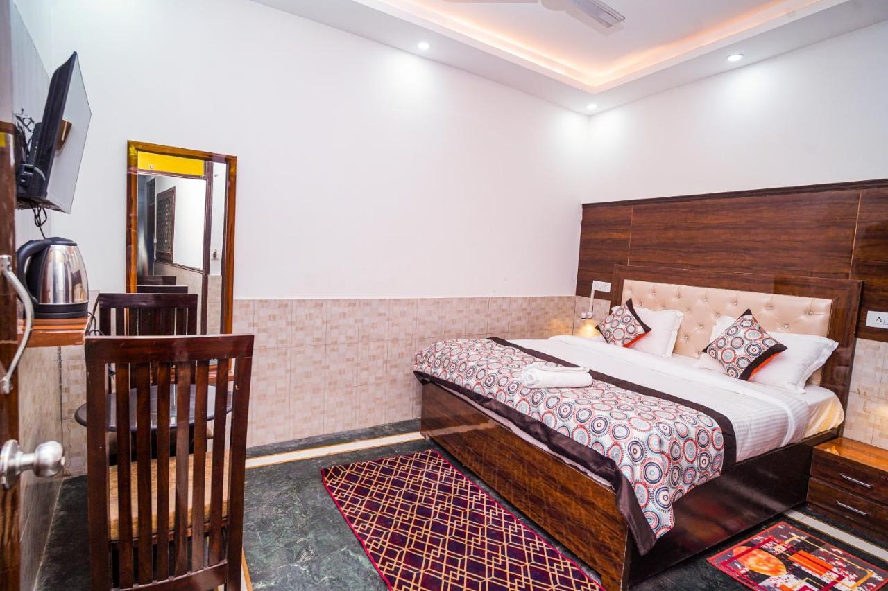 Golden Residency Hotel New Delhi Bagian luar foto