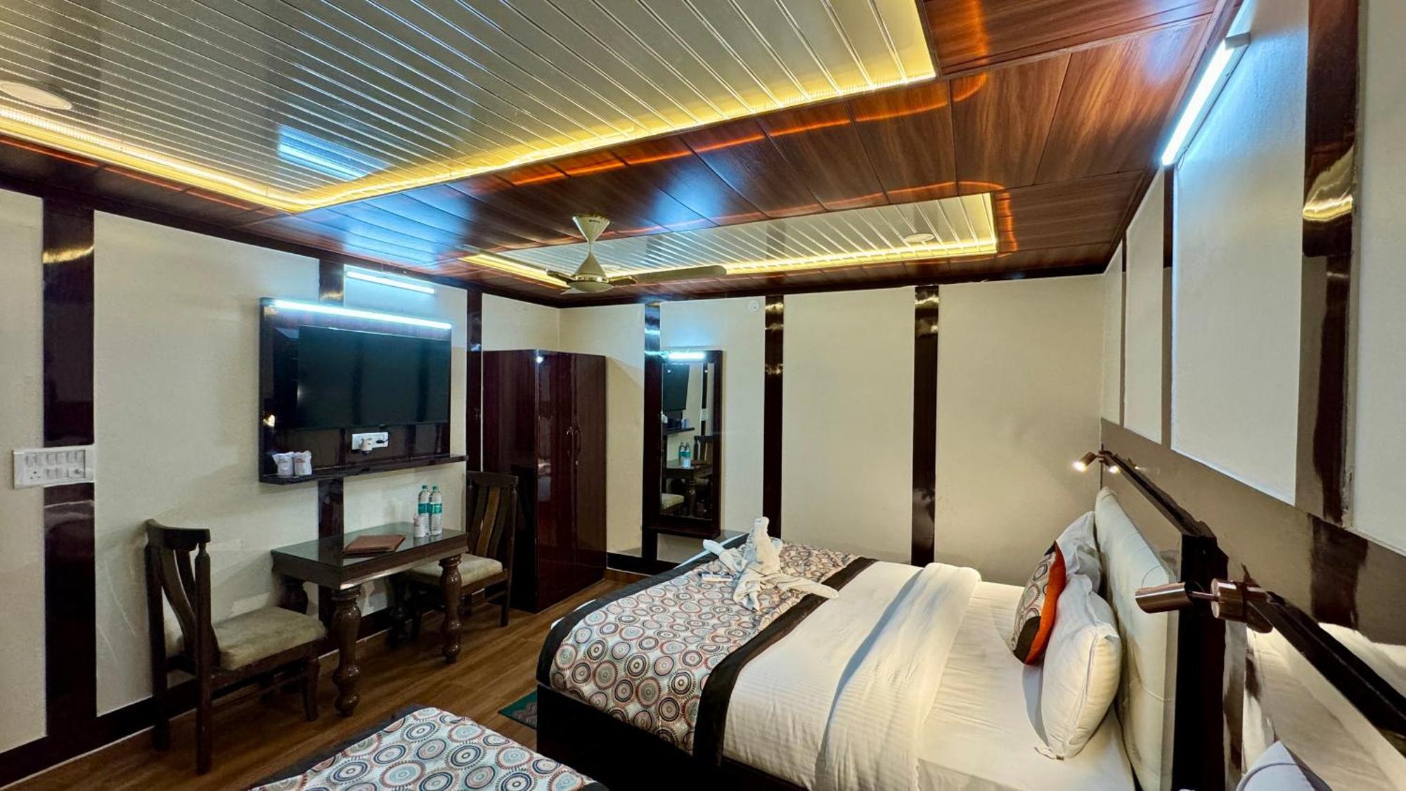Golden Residency Hotel New Delhi Bagian luar foto