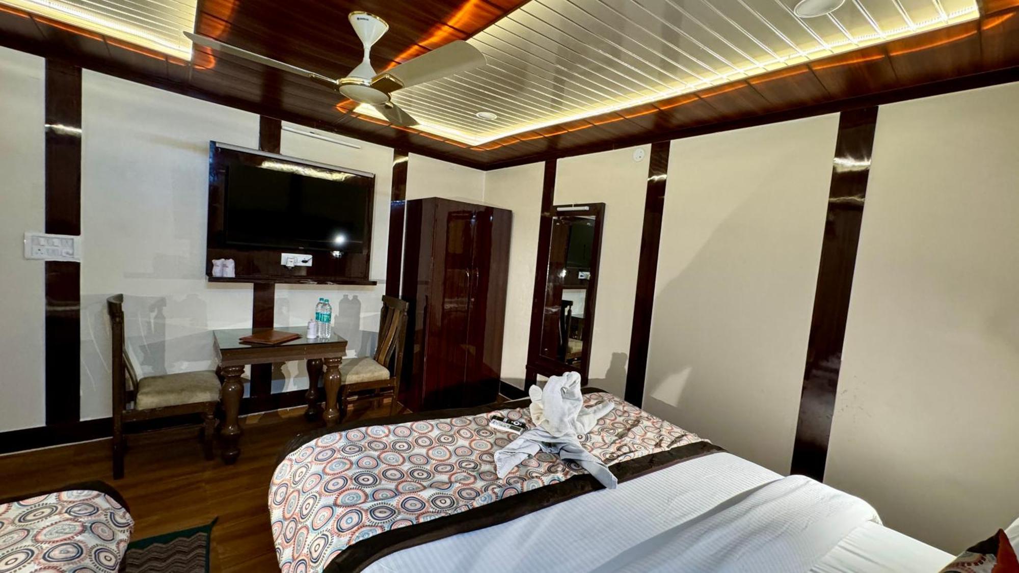 Golden Residency Hotel New Delhi Bagian luar foto